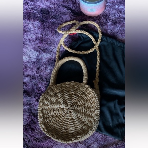 ROUND WOVEN PURSE - Picture 5 of 13
